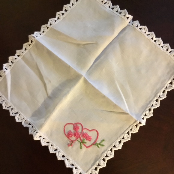 Vintage Hand Embroidered Heart Napkins - Picture 3 of 4